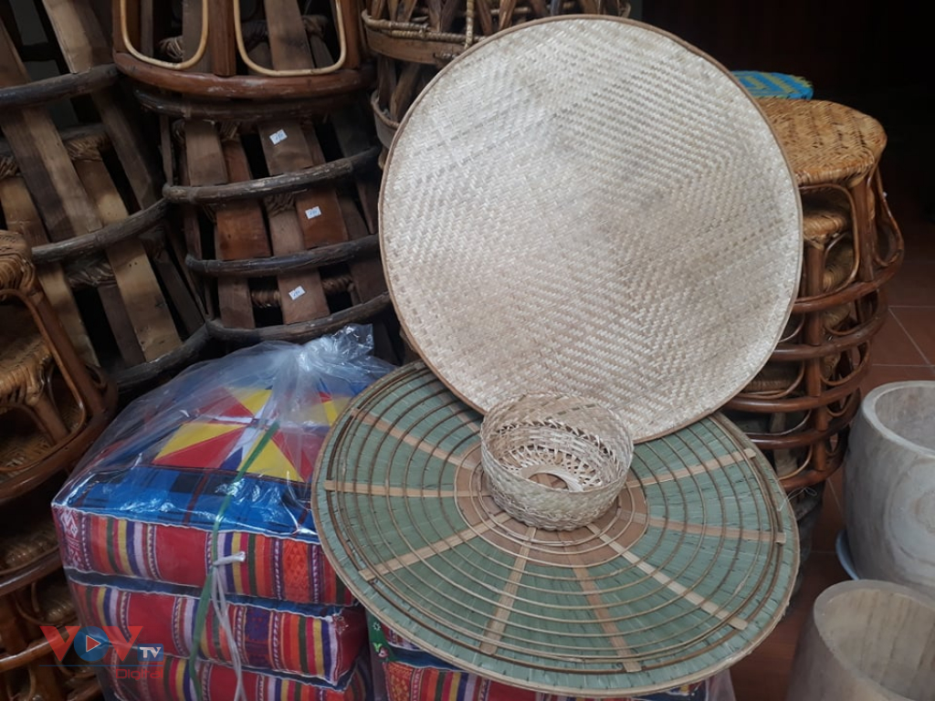 “Cúp bửa” - chiếc nón truyền thống của người phụ nữ Thái trắng xưa. (Nguồn ảnh: truyenhinhdulich.vn)